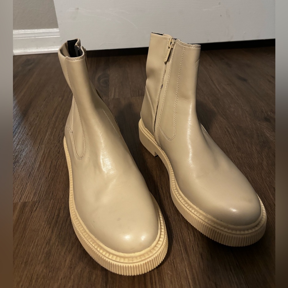 Women’s White Chelsea Boots Sarto Size: 9